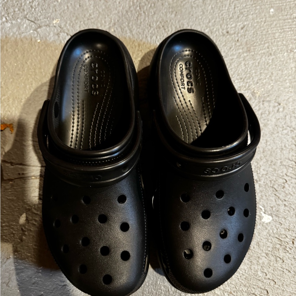 Women’s 10 platform crocs never worn